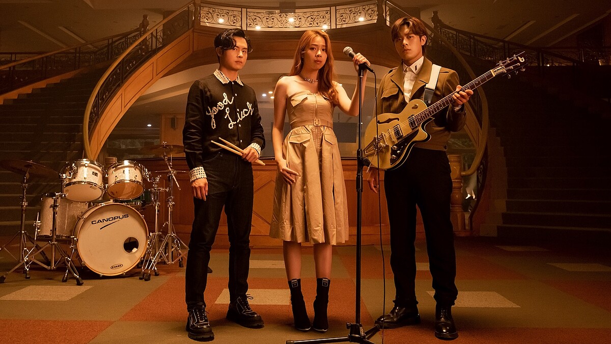 告五人被韓寒指名演唱電影《揚名立萬》宣傳曲〈寂寞留白〉點亮歲末黑暗