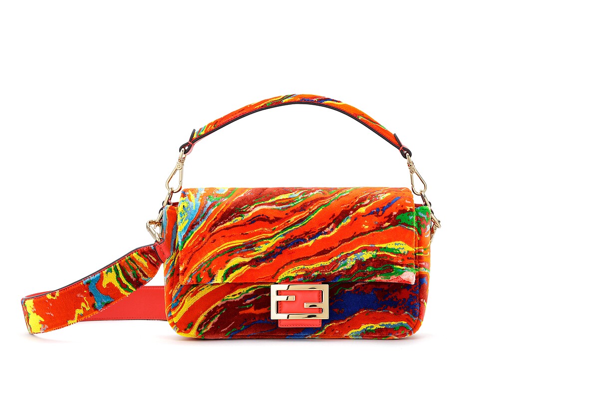 Fendi橘色渲染Baguette，售價NT$138,000