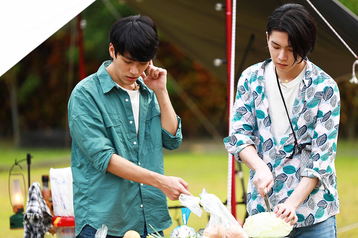 《微波爐男孩的假期》林子閎（左）、楊宇騰YU負責煮晚餐