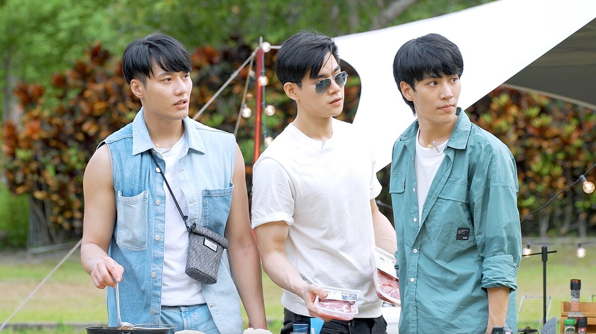 《微波爐男孩的假期》張睿家（左起）、李齊、林子閎見到驚喜嘉賓現身，反應傻眼