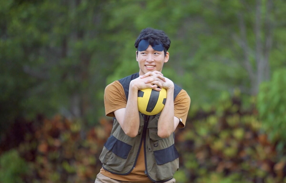 《微波爐男孩的假期》羅德弘玩躲避球遊戲很投入