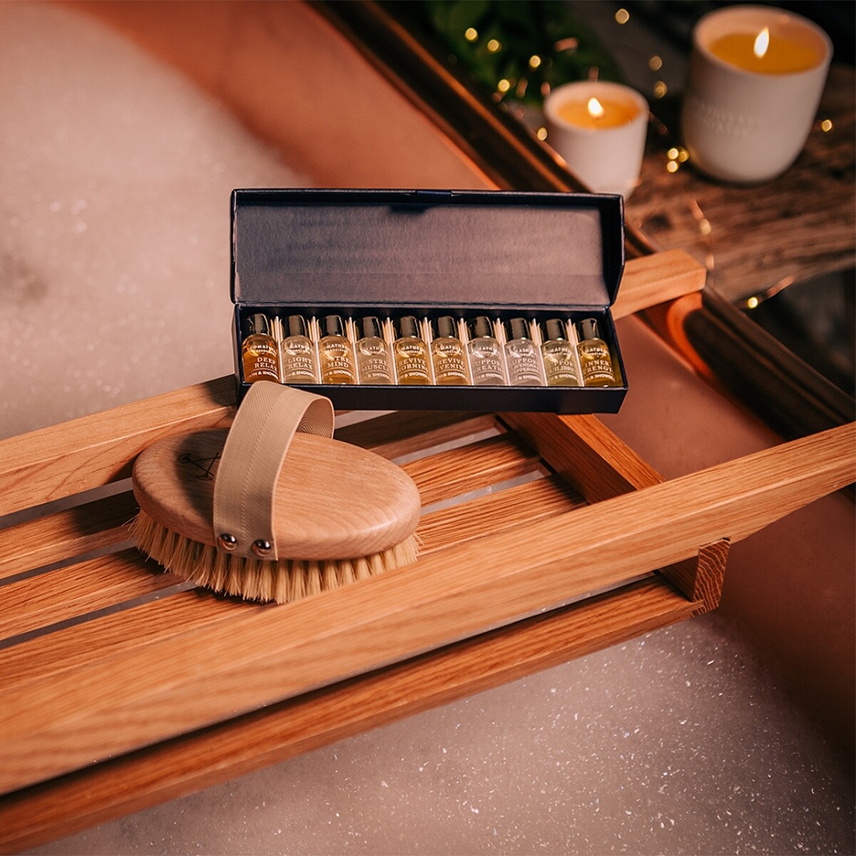 AROMATHERAPY ASSOCIATES 2021聖誕典藏芳療精油珠寶盒Discovery Bath & Shower Oil Collection(經典沐浴油3ml*10入)，NT2,300