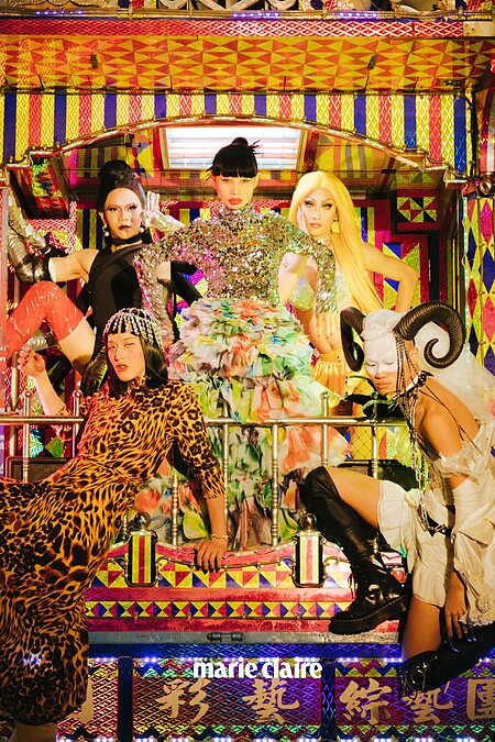 亮片上衣，造型私物；混色雪紡長裙，Ryzyoryuan；方頭厚底靴，Rick Owens。 