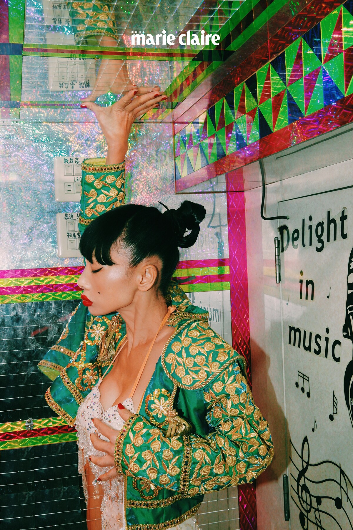 刺繡鬥牛士外套、古董珠繡洋裝，造型私物。 