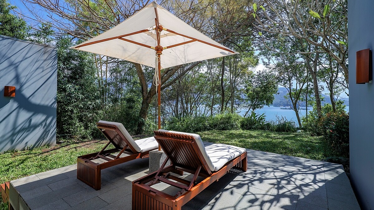 擁有私人戶外草坪露台