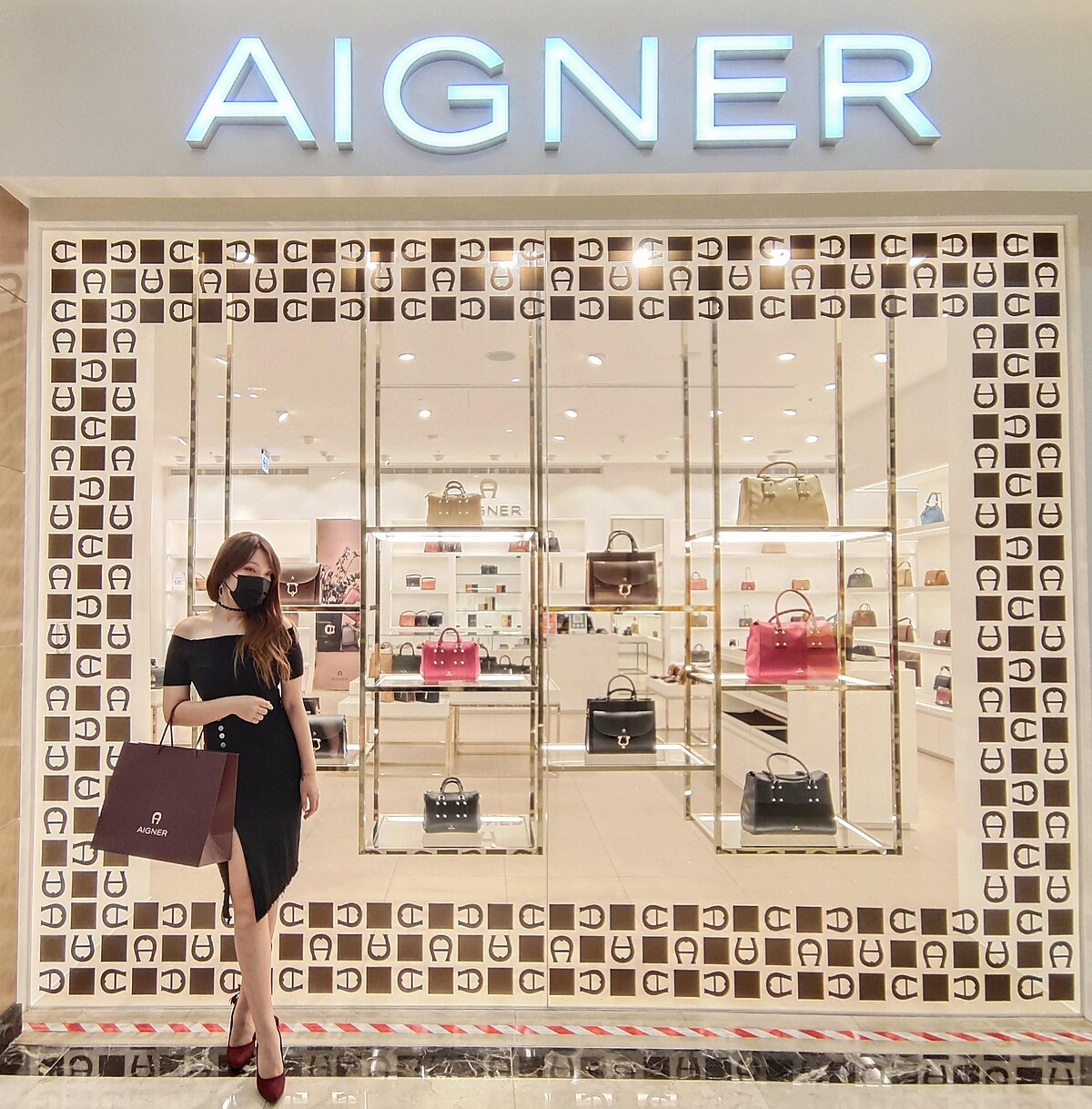 以經典馬蹄鐵標誌著稱的德國精品AIGNER全台獨家進駐義大Outlet Mall。