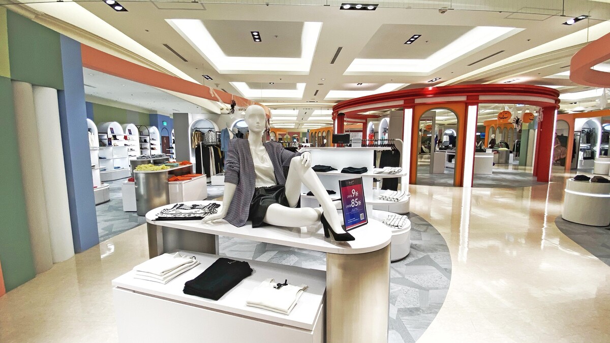 NewYork NewYork紐約新時區,擁有15大美國時尚潮流品牌,由總部直送來台。