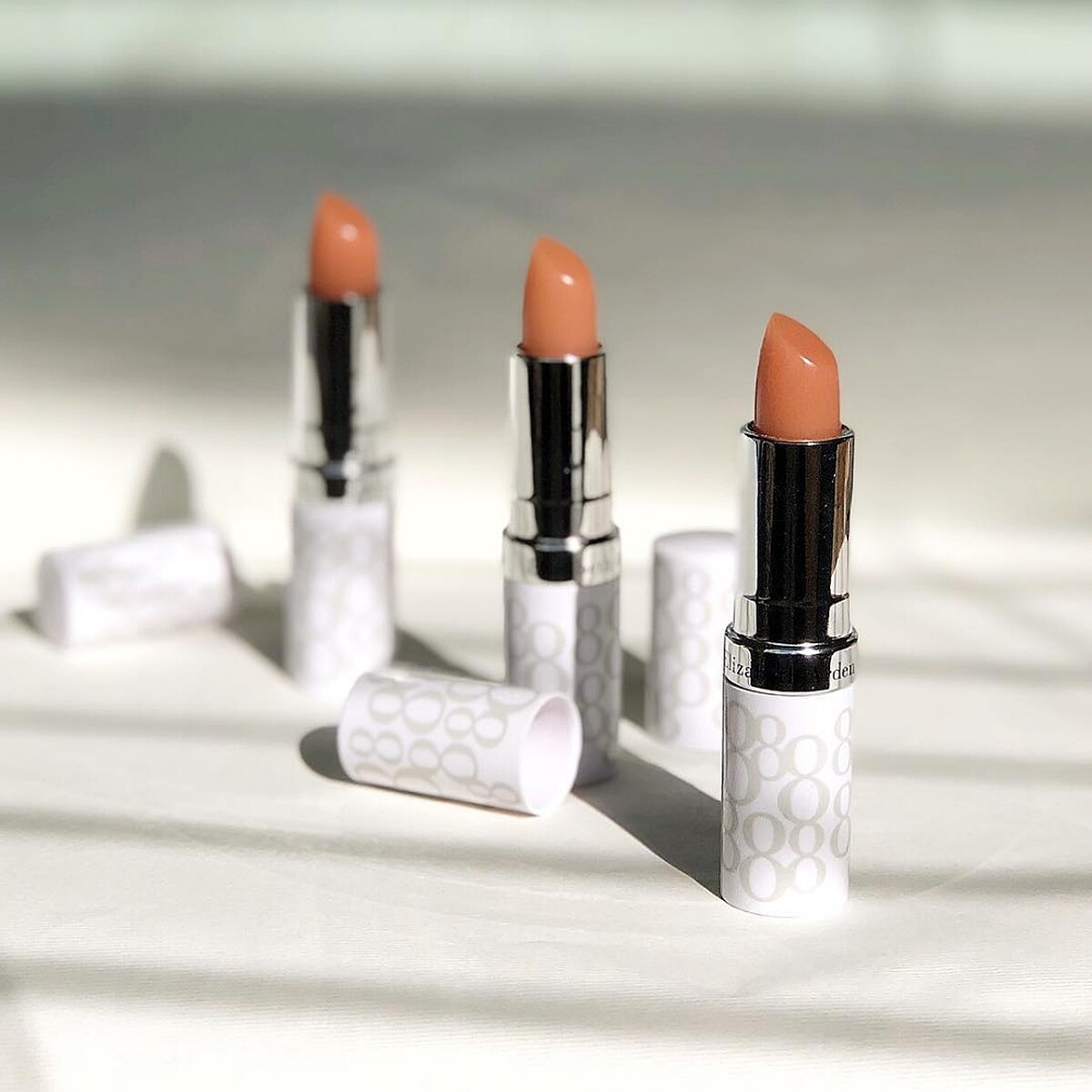 備受喜愛的伊麗莎白雅頓八小時護唇膏。