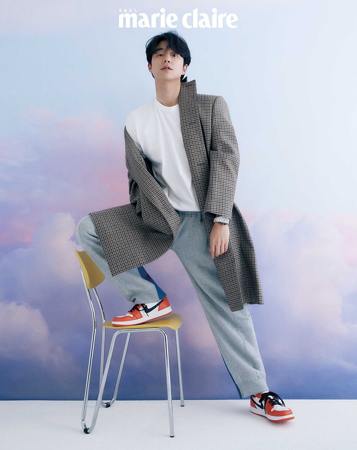 白色與黑色高抗磨陶瓷及精鋼錶殼、白色與黑色漆面錶盤，搭載Caliber 12.1自動上鍊機械機芯J12 Paradoxe 腕錶，CHANEL。 