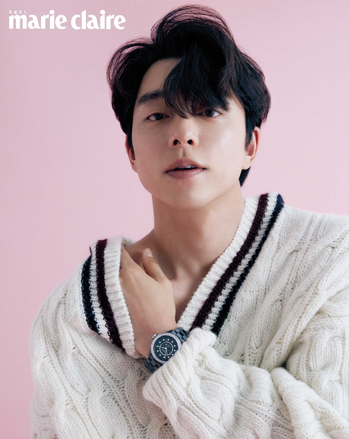 黑色高抗磨陶瓷及精鋼錶殼，錶圈鑲嵌50顆明亮式切割鑽石及12顆鑽石時標，搭載Caliber 12.1自動上鍊機械機芯J12鑲鑽腕，CHANEL。 