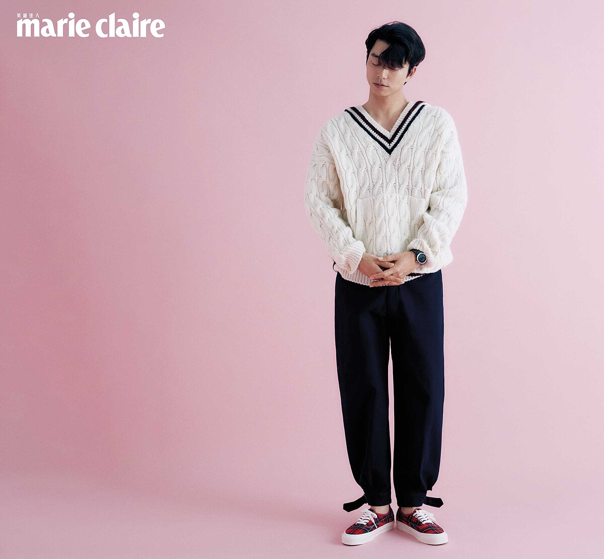 黑色高抗磨陶瓷及精鋼錶殼，錶圈鑲嵌50顆明亮式切割鑽石及12顆鑽石時標，搭載Caliber 12.1自動上鍊機械機芯J12鑲鑽腕，CHANEL。