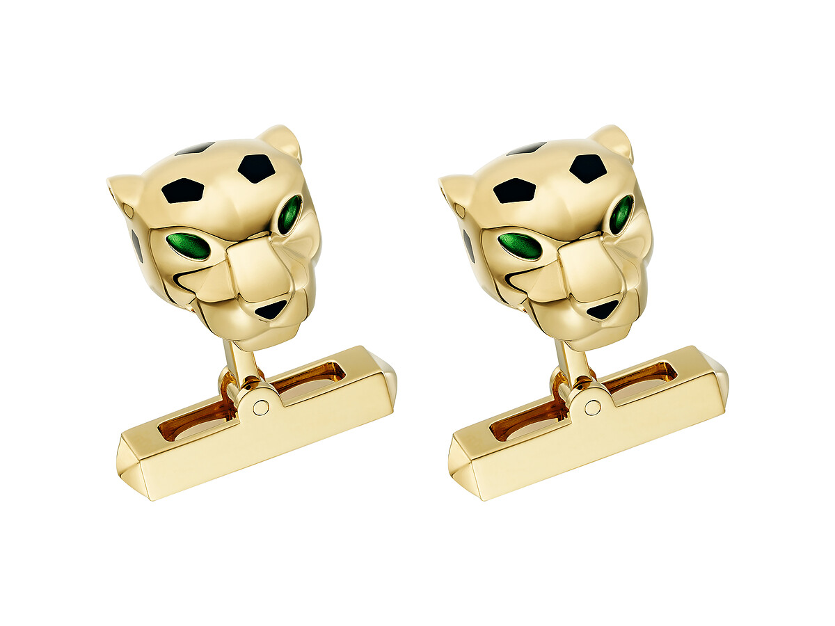 張震穿戴：Panth&egrave;re de Cartier美洲豹袖扣 黃K金，沙弗萊石，黑色真漆 參考價格約NT$240,000