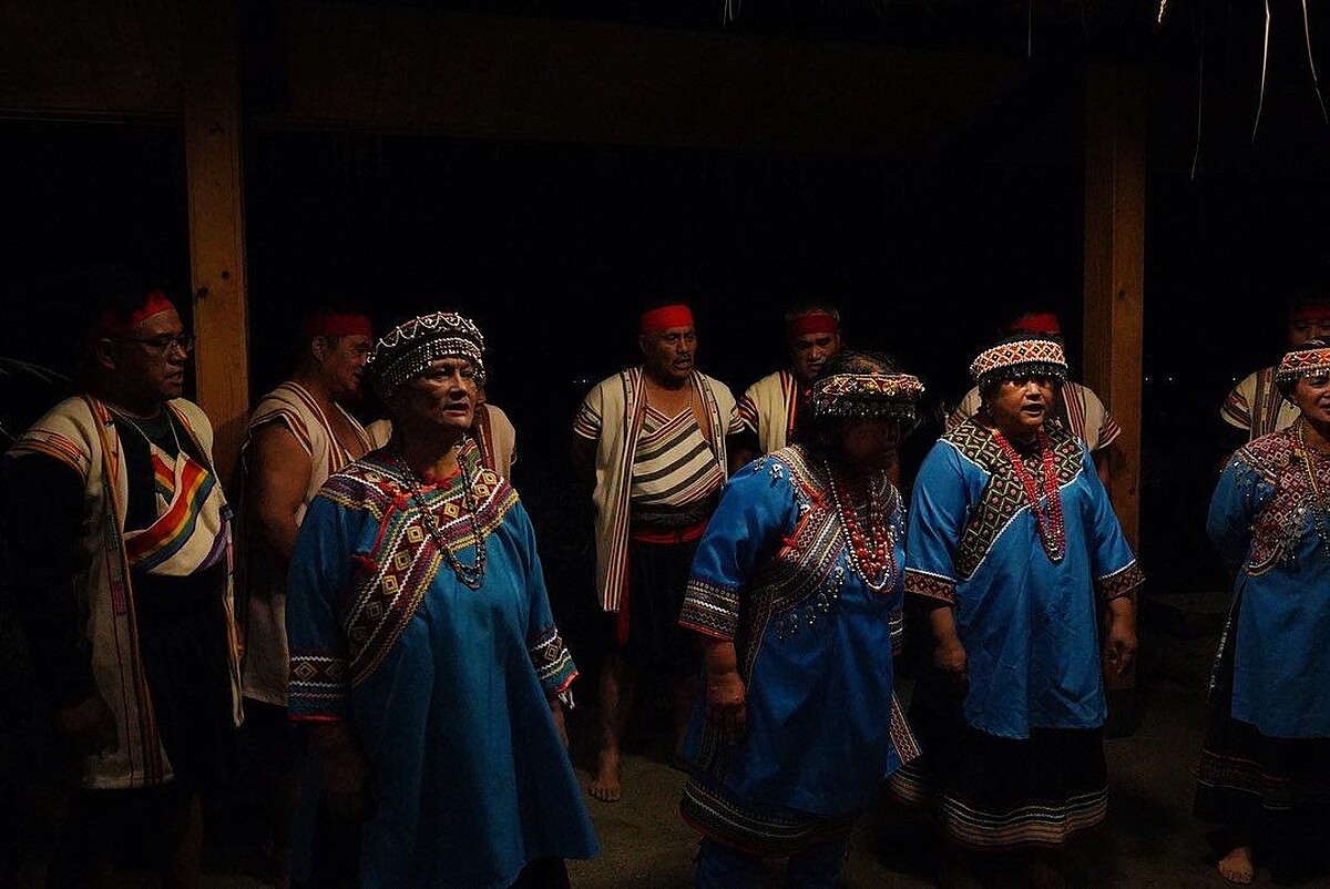 享譽世界的八部合音。