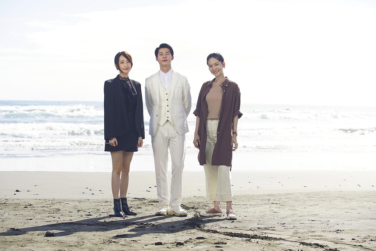 《無神之地不下雨》許光漢（中）演出劇中最大的神「造物主」笑稱有爽感！與柯佳嬿（左）、曾之喬都是再次合作