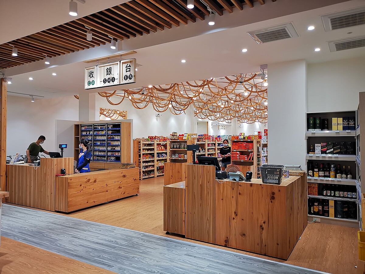 整個空間使用大量木材質。