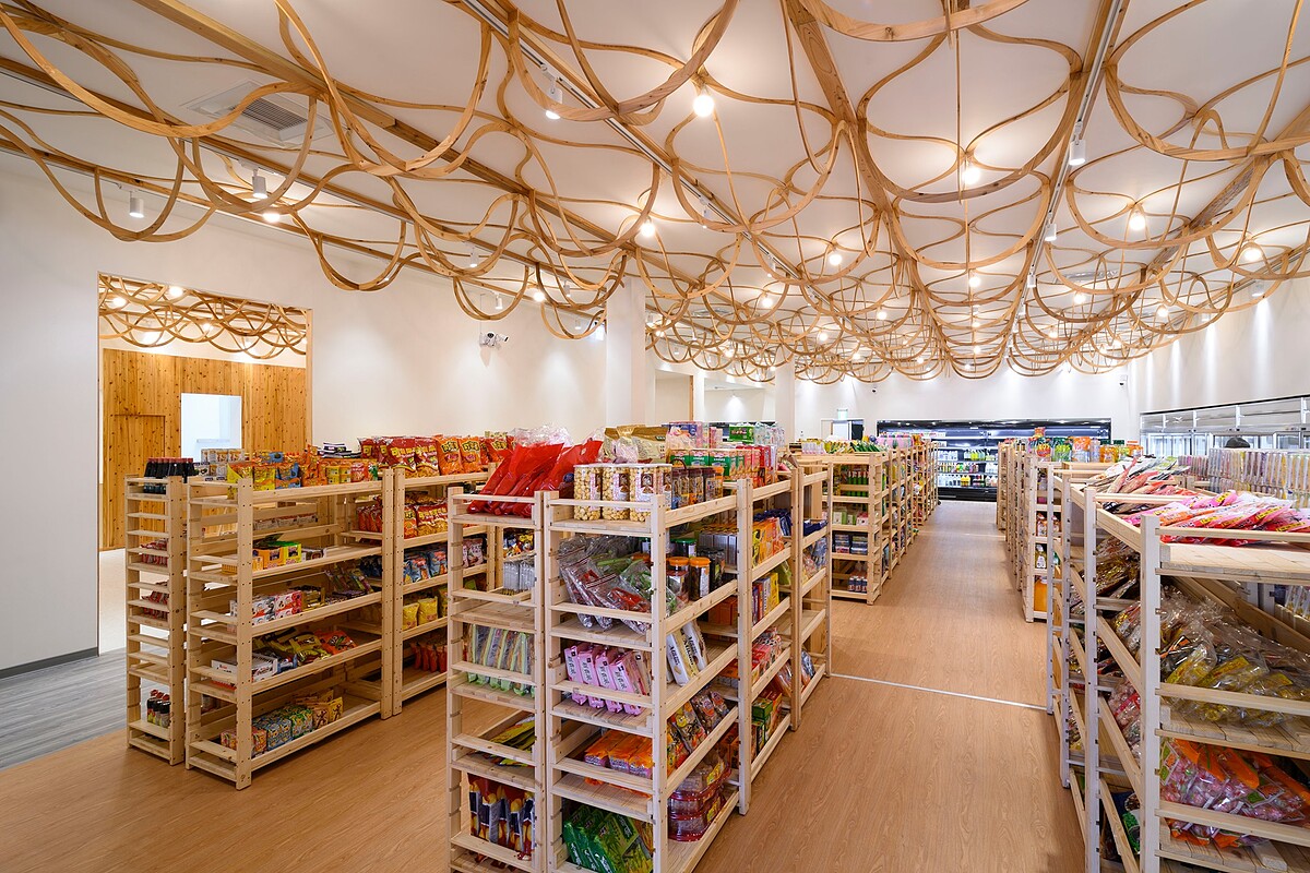 新穎且具有特色。