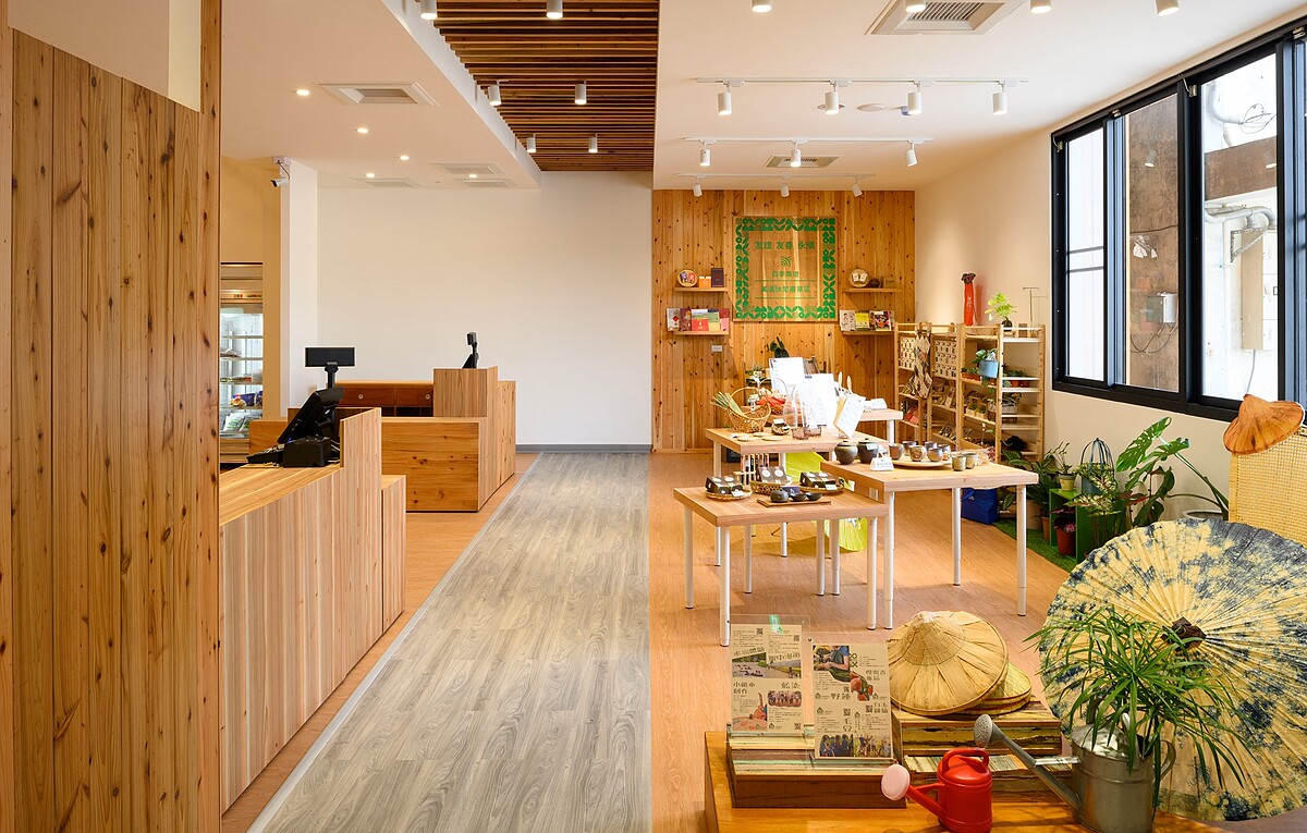 展售空間有許多當地特產。