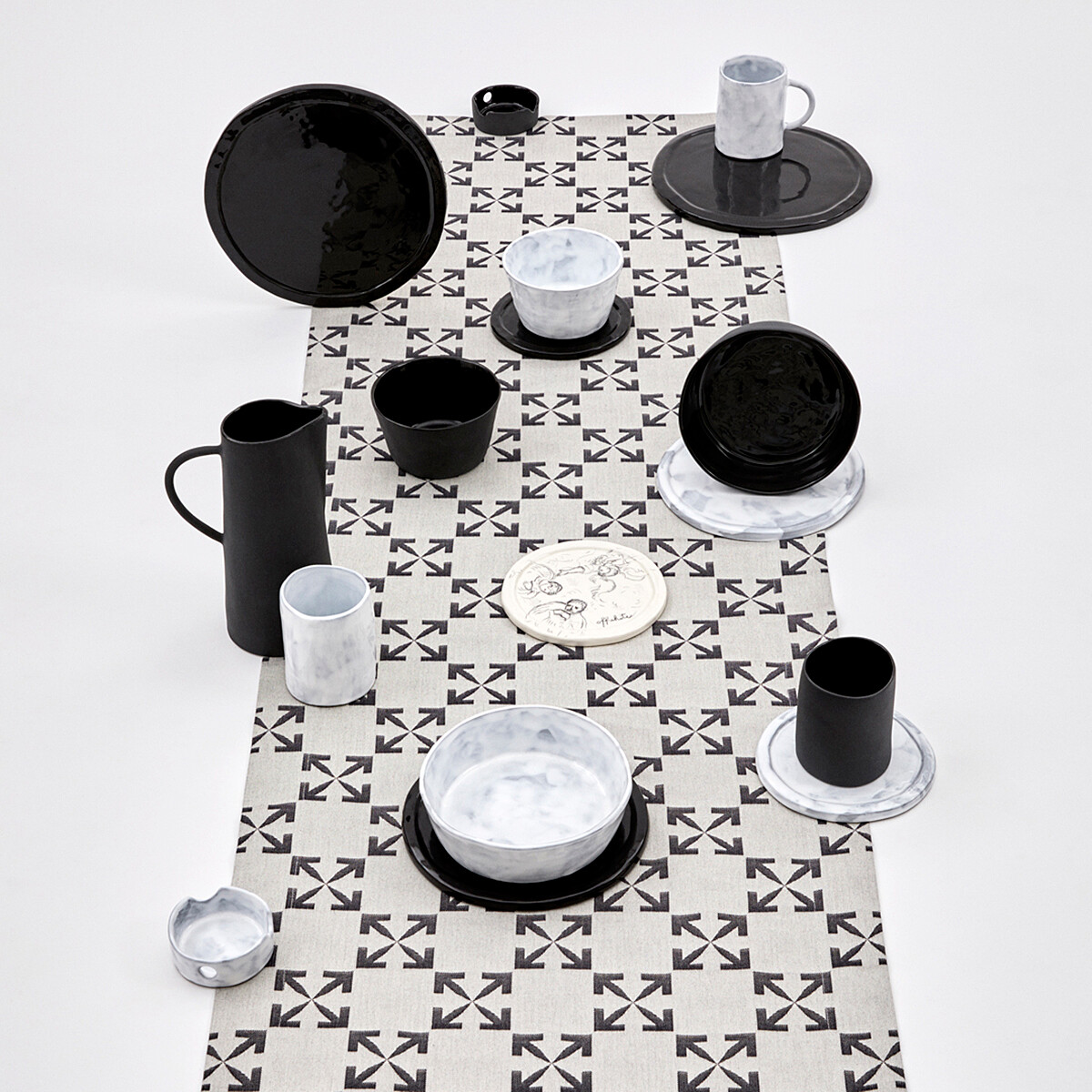 箭頭圖案桌布，NT9,100。