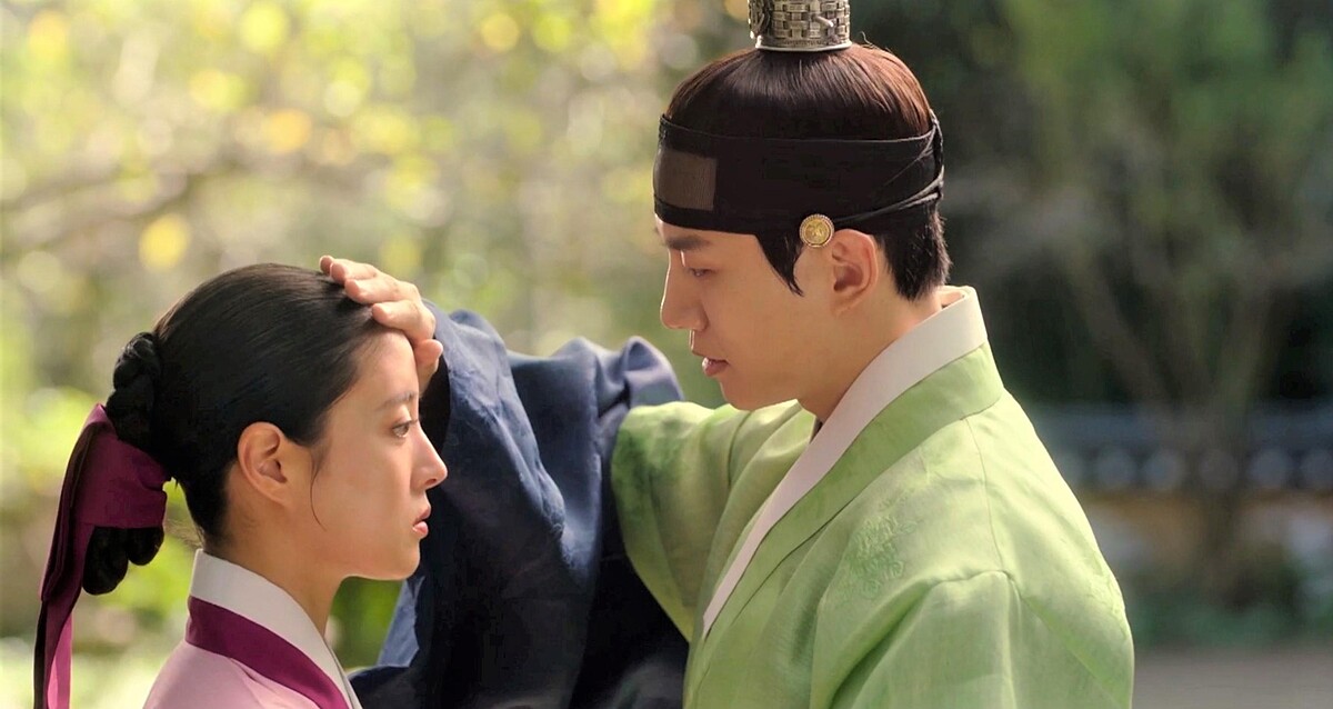 衣袖紅鑲邊 李俊昊龍爪良李世榮額溫