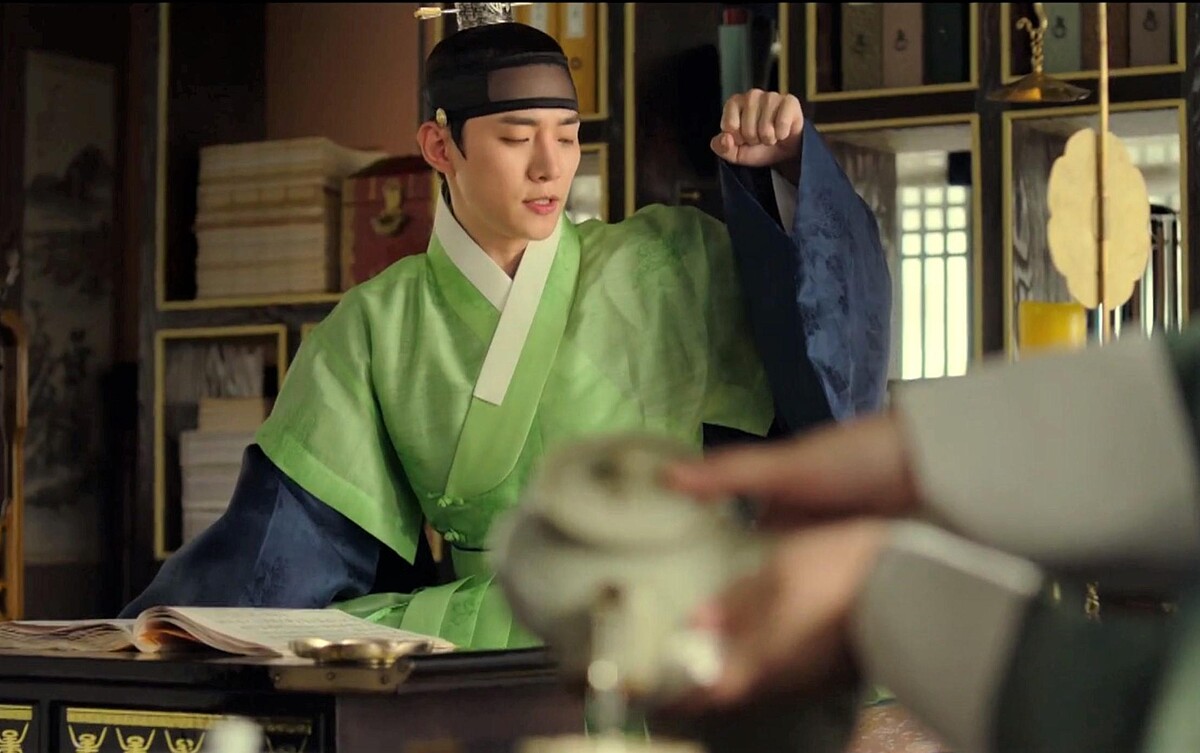 衣袖紅鑲邊 李俊昊偷藏橘子給德任卻被拒絕