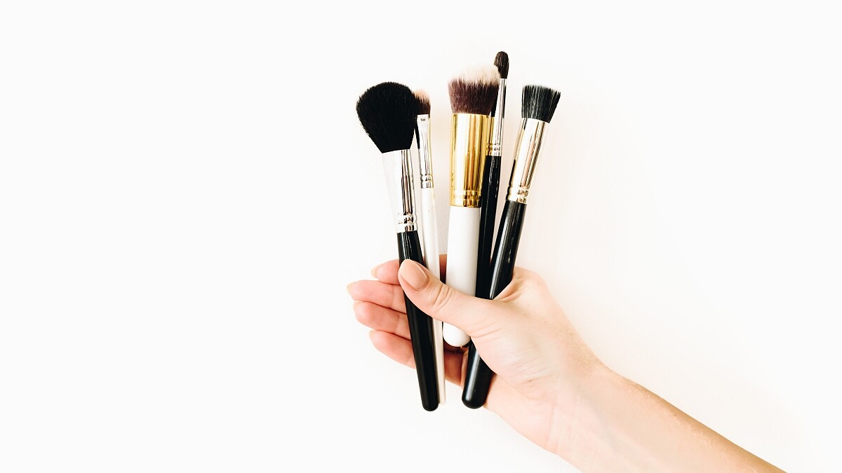 化妝新手必買刷具有哪些？粉底刷、蜜粉刷…這三支最值得推薦！