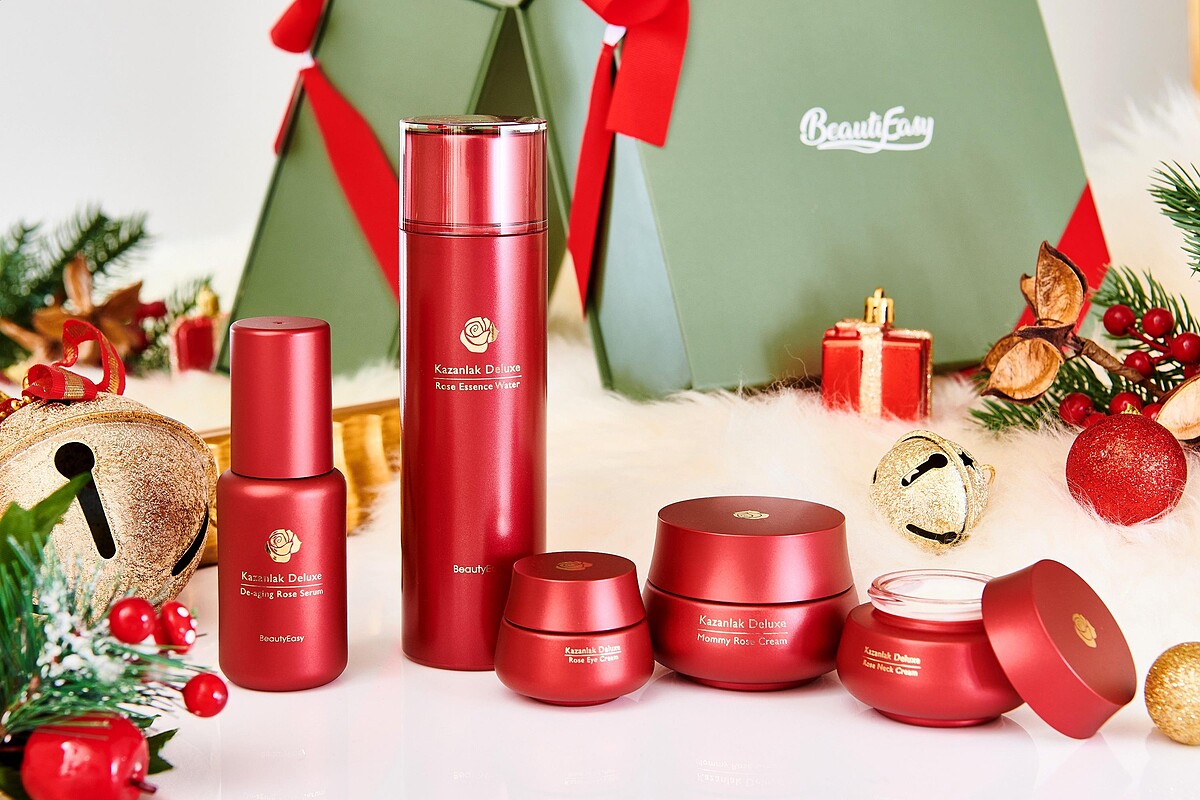 全面養膚回春組：保加利亞玫瑰頂級媽媽霜+保加利亞玫瑰頂級活膚露+保加利亞玫瑰頂級撫紋精華+保加利亞玫瑰頂級緊緻眼霜+保加利亞玫瑰頂級撫紋頸霜，NT. 5,500 