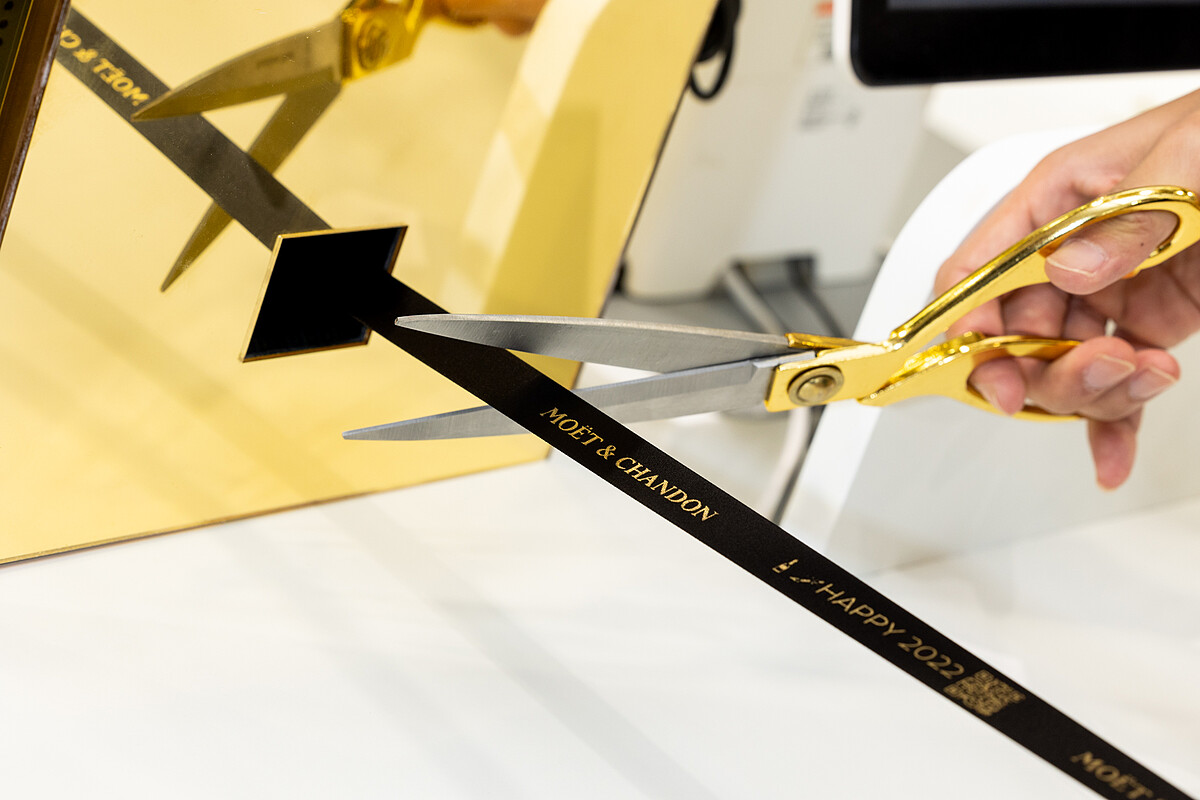 酩悅香檳・金色耶誕快閃店 緞帶印製服務。