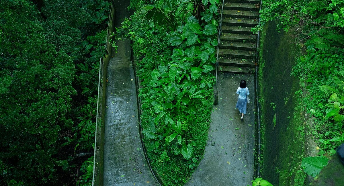 電影《第一爐香》馬思純飾演葛薇龍，離家背景到香港尋求姑媽幫助