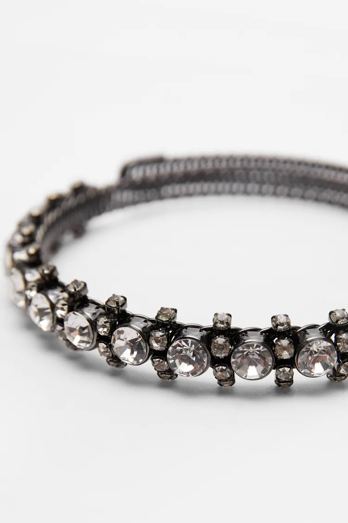 Zara寶石頸鏈，售價NT$790