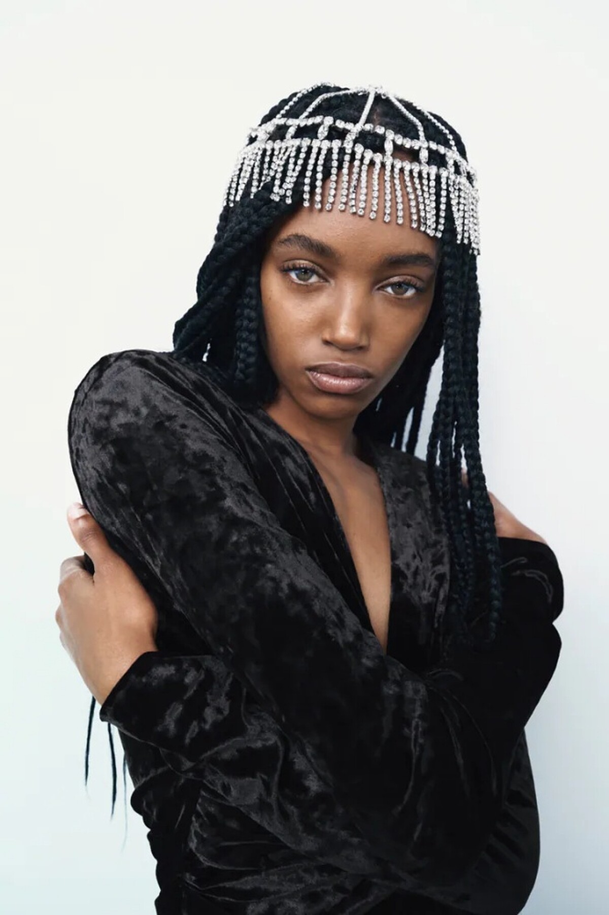 Zara鑲鑽頭飾，售價NT$1,490