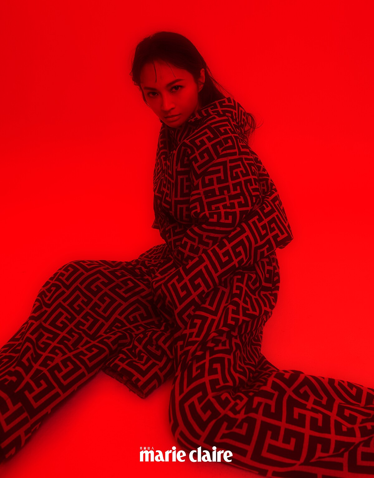 Logo 圖紋短外套、長褲，both by Balmain。