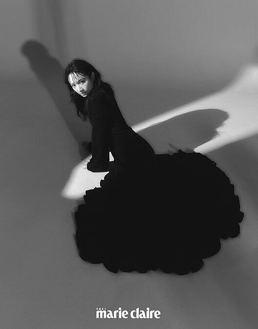 黑色針織長洋裝，Longchamp。