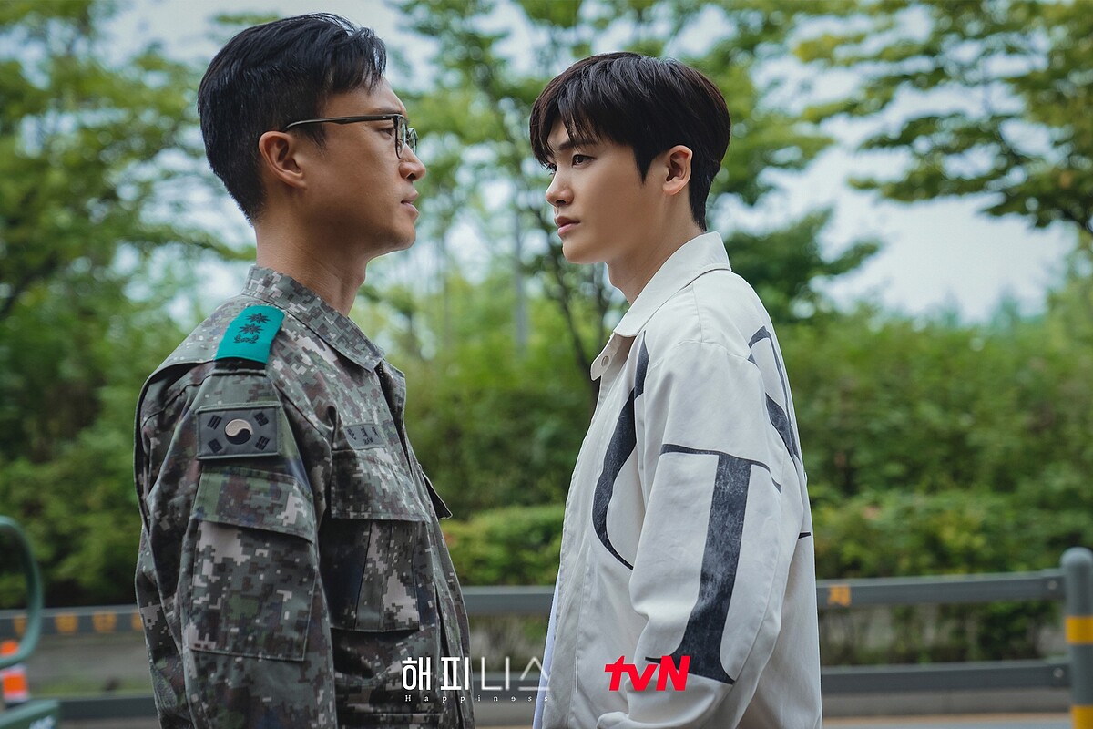 毒樓公寓內亂外 伊賢還要與指揮中心韓中校心理戰