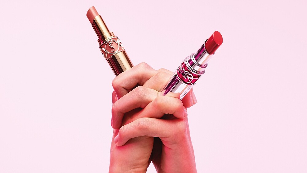 YSL 2022年情挑誘吻晶亮蜜唇膏主視覺。