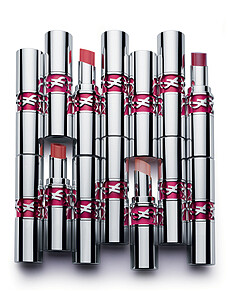 YSL 2022年情挑誘吻晶亮蜜唇膏形象圖。