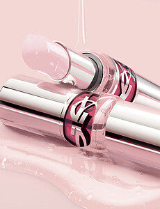 YSL 2022年情挑誘吻晶亮蜜唇膏形象圖。