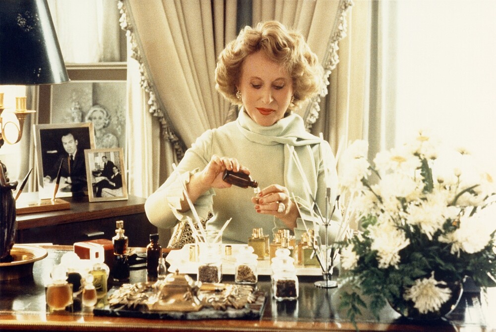 全球第一罐頂級乳霜就在雅詩蘭黛夫人手中誕生，照片拍攝於雅詩蘭黛夫人辦公室。