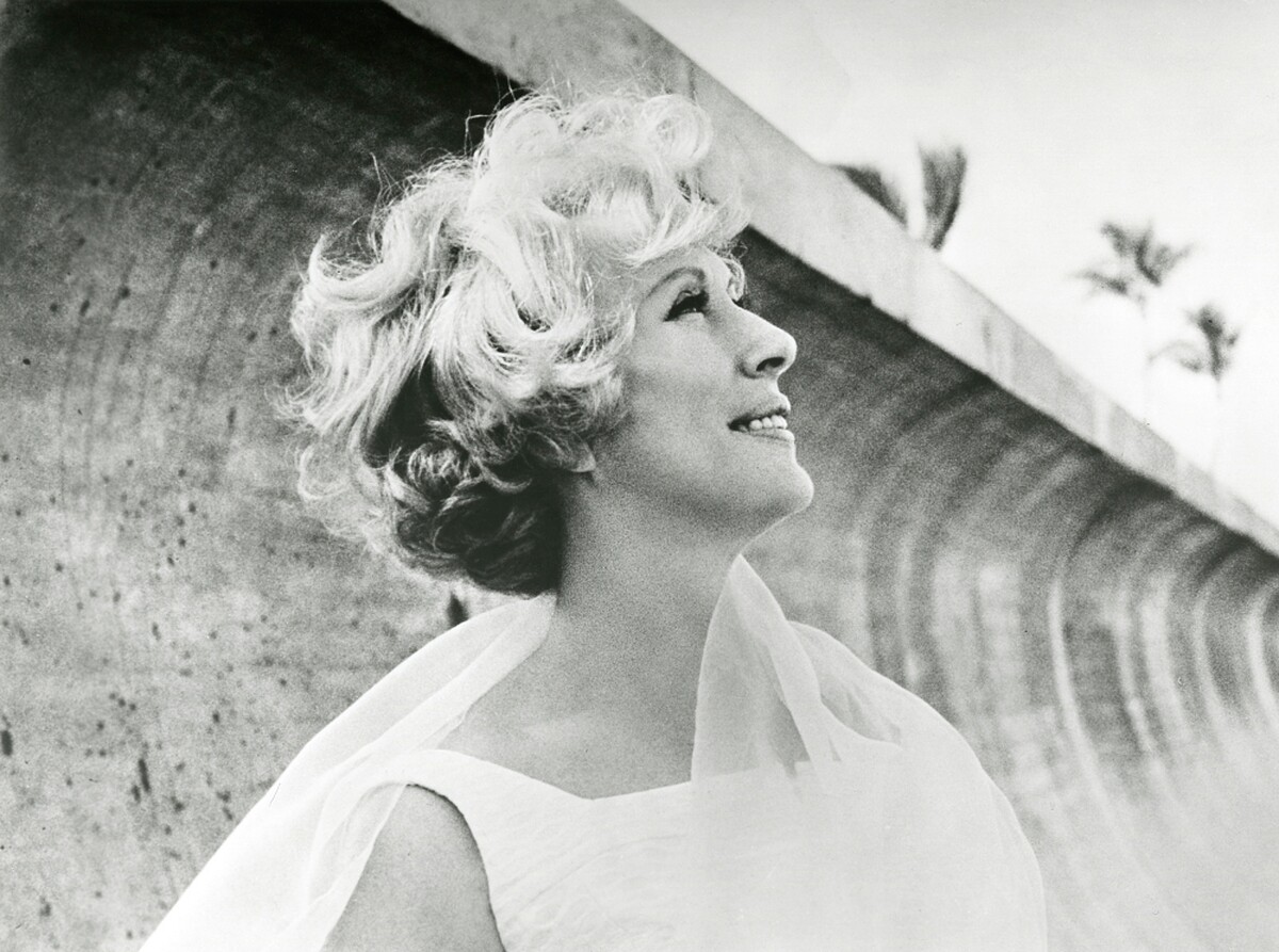 雅詩蘭黛夫人創立品牌的理念「美麗始於自信」。