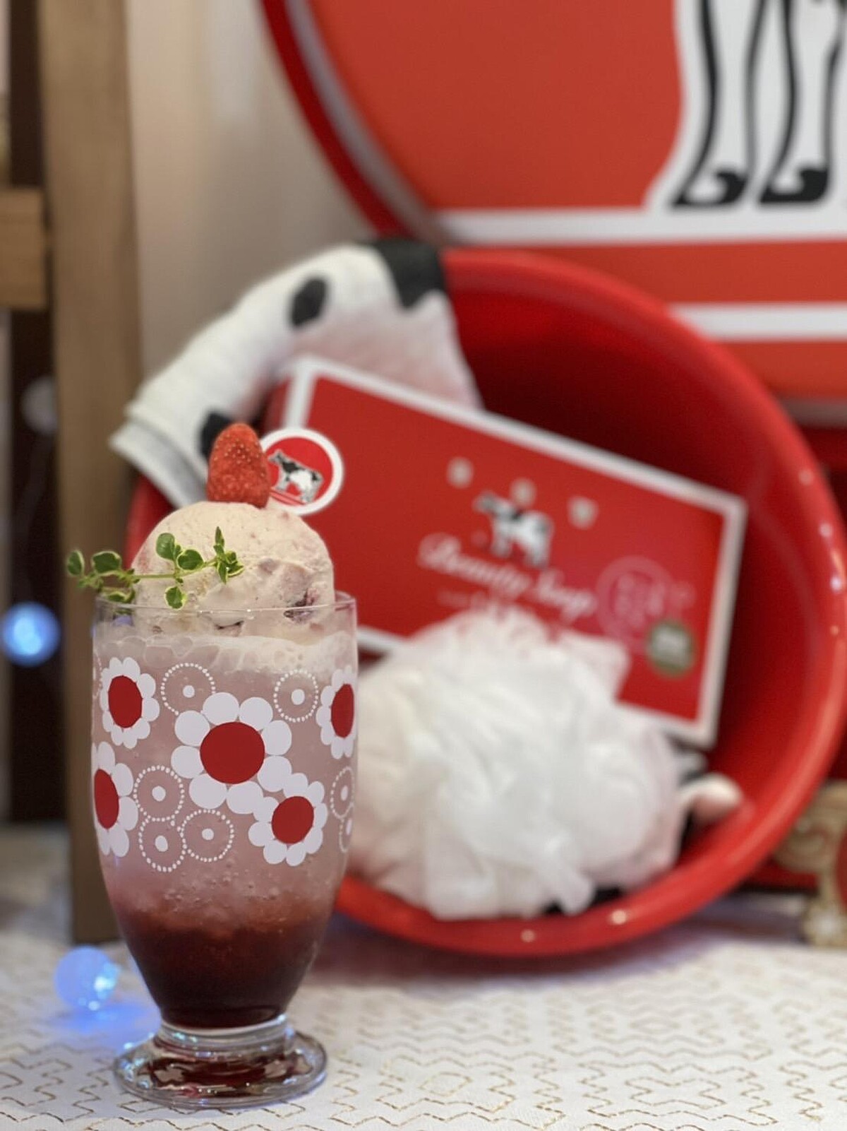 牛乳石鹼X咖啡浴 聯名限定商品－草莓冰淇淋氣泡飲