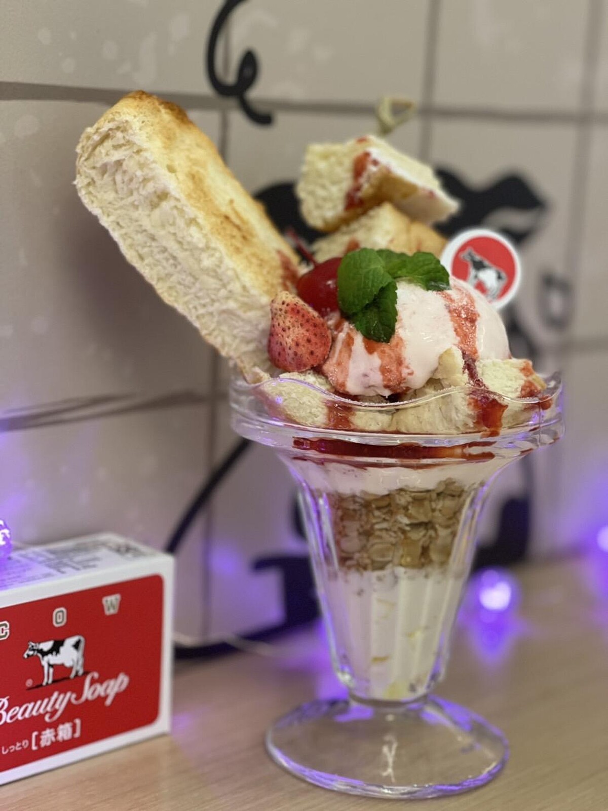 牛乳石鹼X咖啡浴 聯名限定商品－草莓聖代冰淇淋生吐司