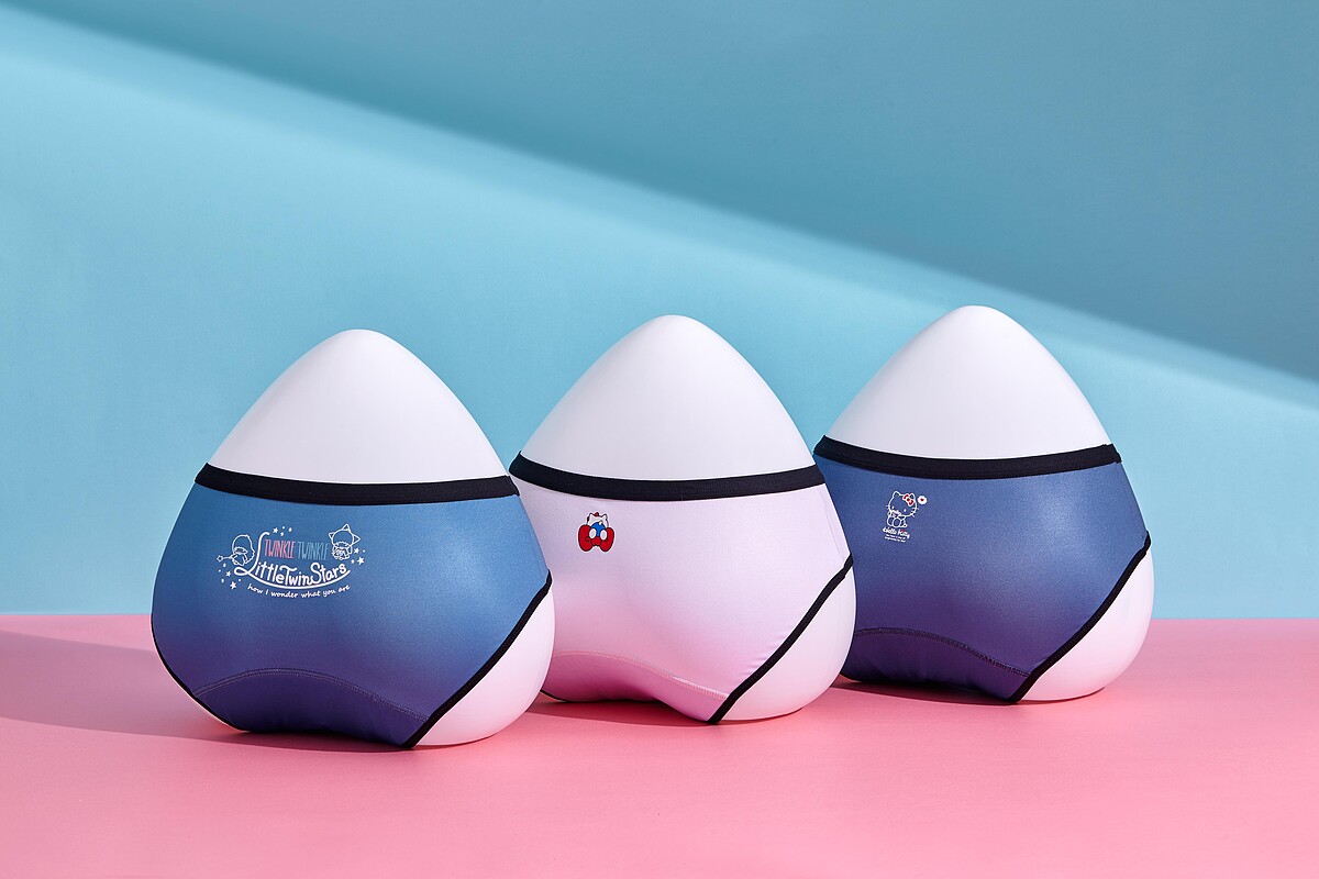 2022年的月亮褲X三麗鷗聯名系列組合，M編也搶先來劇透，從繽紛花俏滿版可愛印花變成一點豪華的簡單萌魅力，是不是超值得期待呢！ 