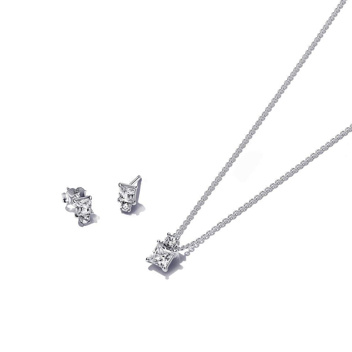 璀璨寶石項鏈耳環套組，NT3,980