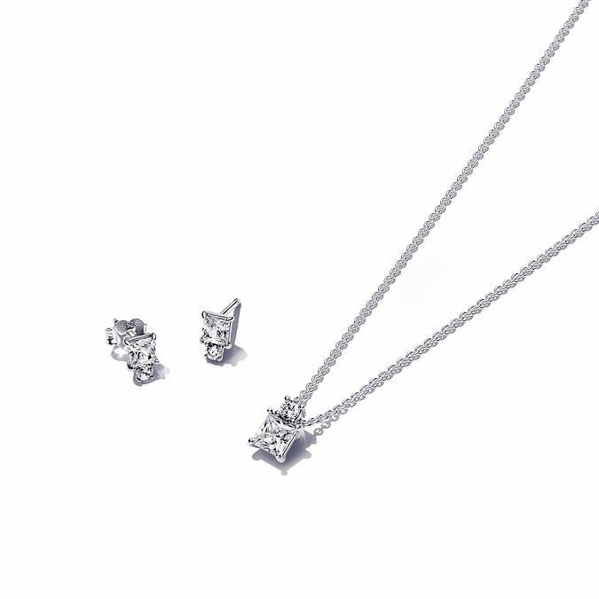 璀璨寶石項鏈耳環套組，NT3,980