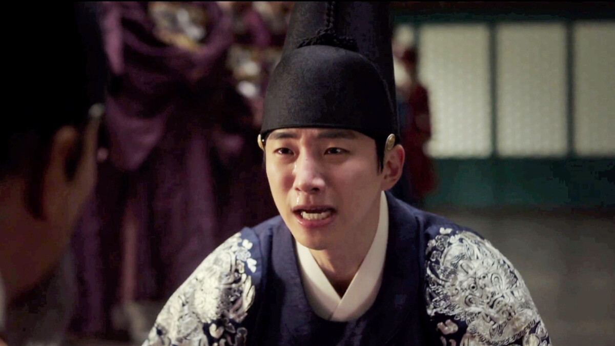 衣袖紅鑲邊 終於反抗祖父的李俊昊