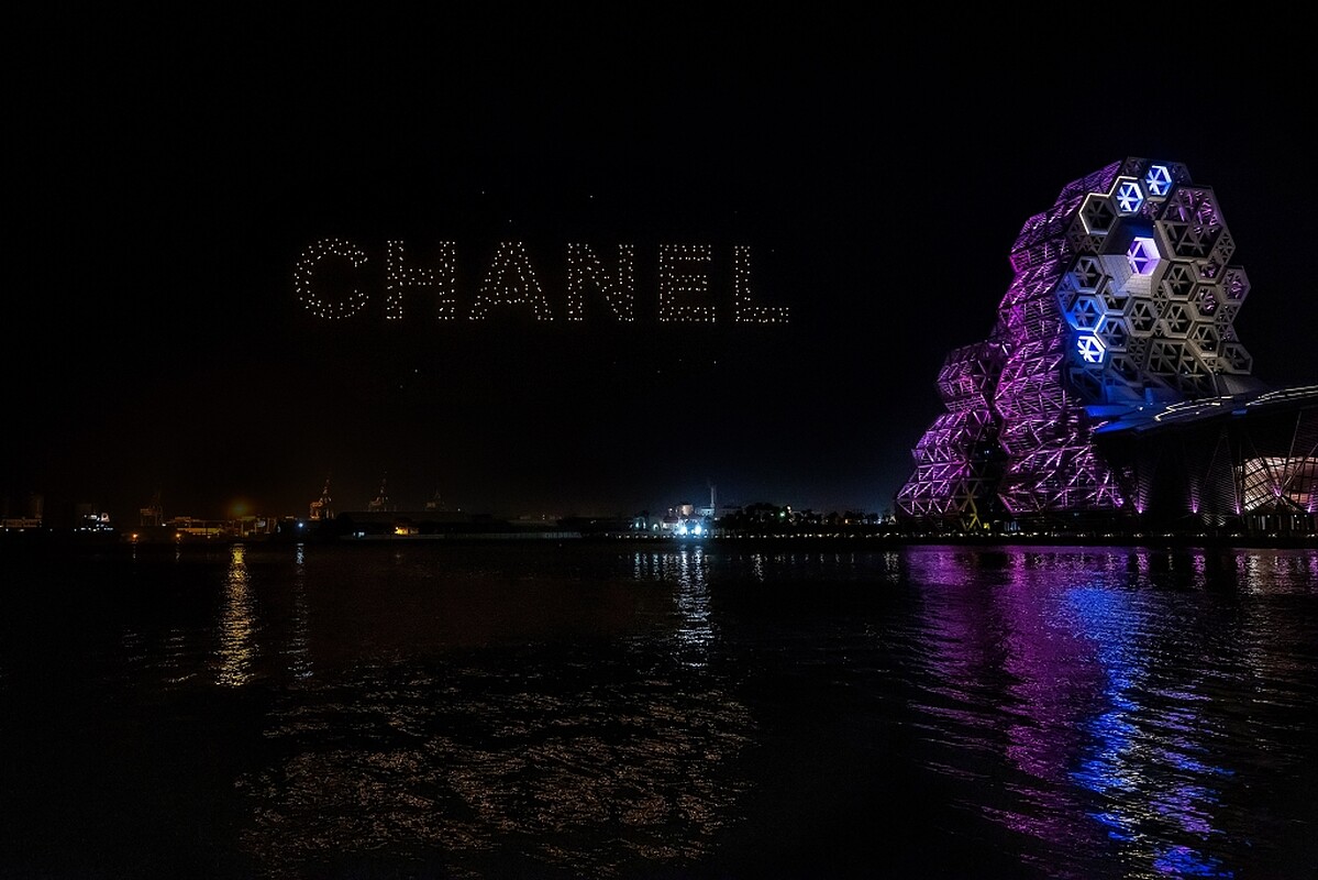 香奈兒N&deg;5香水百年傳奇空中展演。