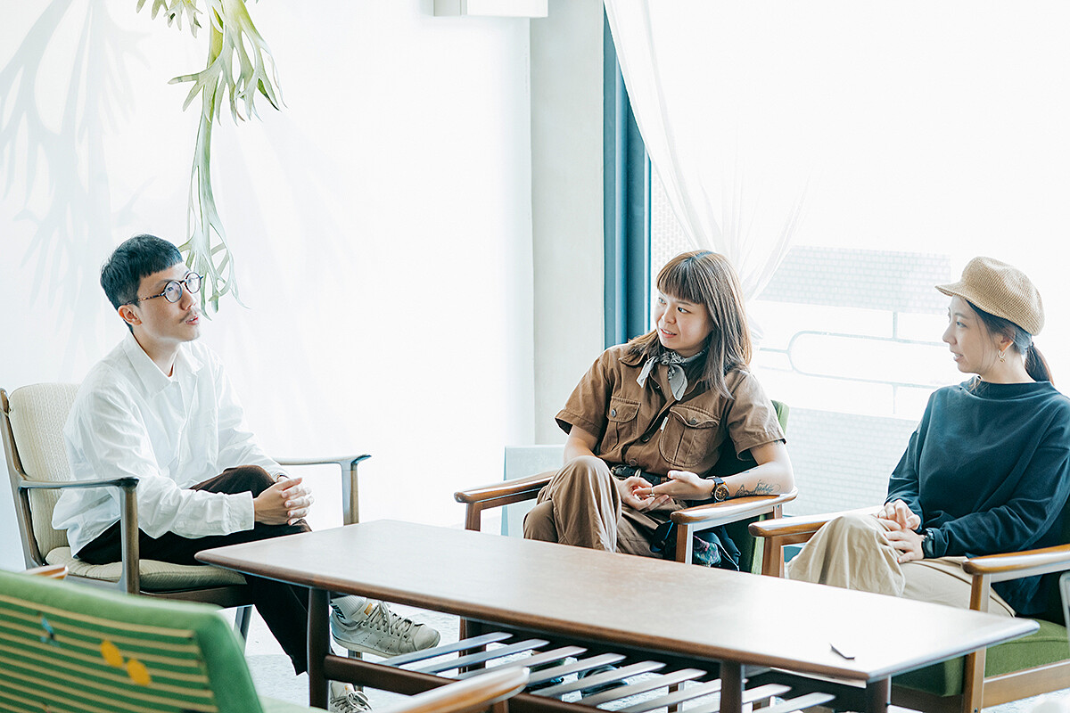 （由左至右）平凡編集工作室創意總監黃銘彰、Hunter Goods _ co.共同主理人蕭蕭、木更 Mugeneration 主理人Rainie。