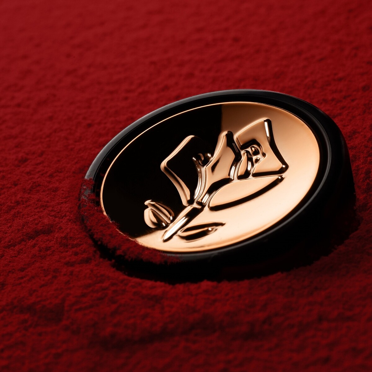 蘭蔻L'Absolu Rouge絕對完美唇膏系列情境圖。