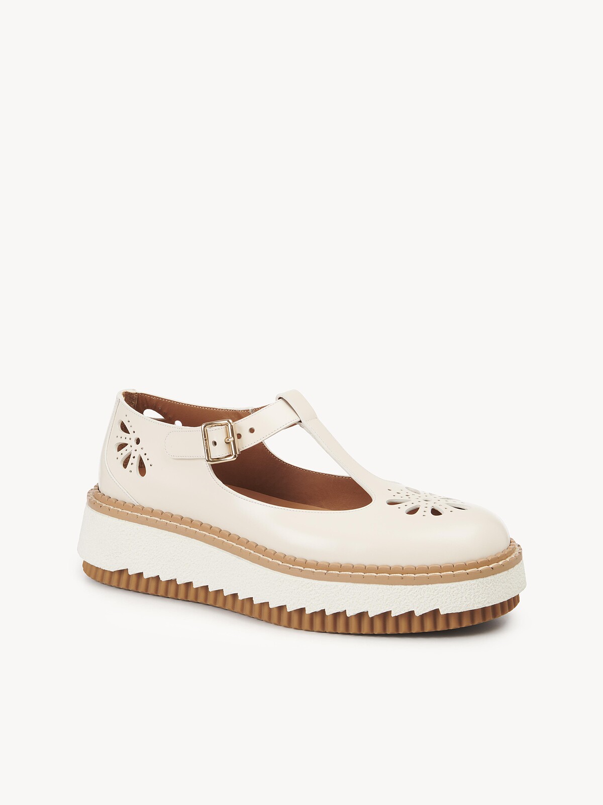 Chlo&eacute; Kurtys 米白色瑪莉珍鞋，NT27,200。