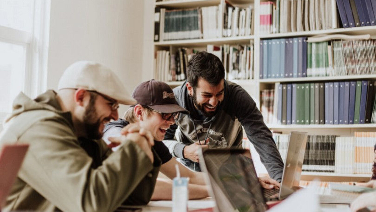 幽默的人容易得到信任？來自史丹佛最熱門的「幽默課」