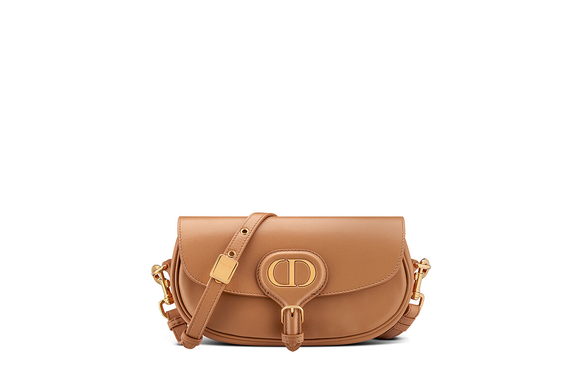 Dior Bobby East West焦糖色扁身小牛皮小型翻蓋包，NT94,000